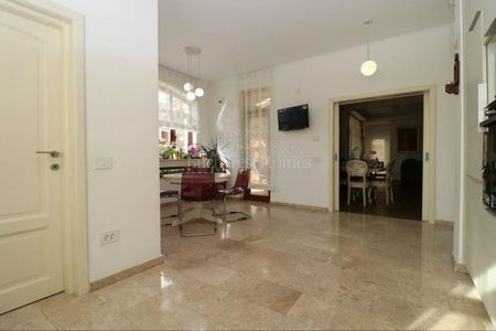 New Four Bedroom House with Some Character - Deutsche Schule - Fotografie 3