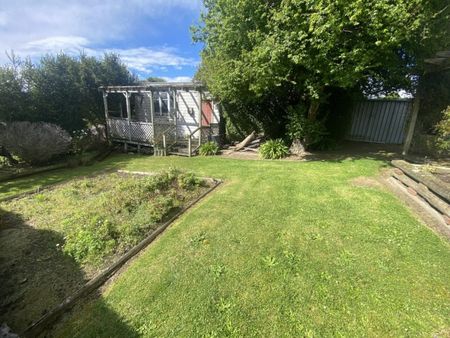 Bright 2-Bedroom Home in Wakari - Photo 4