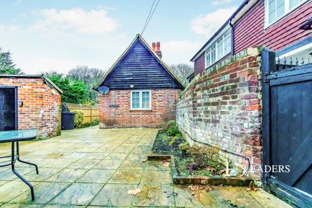 2 bedroom house to rent High Street, Brasted, Westerham, Kent, TN16 - Photo 3