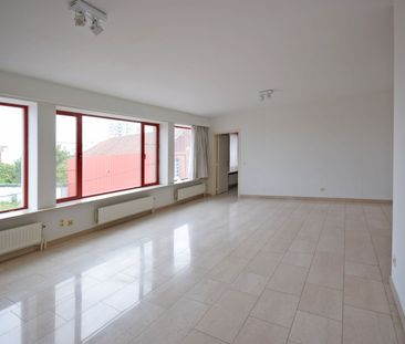 APPARTEMENT MET DRIE SLAAPKAMERS EN TERRAS NABIJ CENTRUM ROESELARE - Photo 1