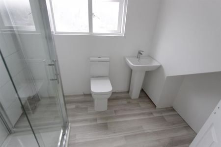 1 bedroom Flat To Let - Photo 2