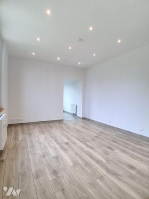 Dans une maison à usage d'habitation élevée d'un étage, divisé en DEUX APPARTEMENTS, un à chaqu... - Photo 1