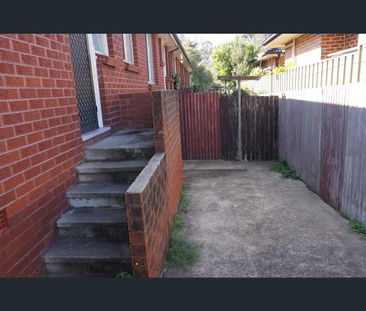 2/32 Poulter Street, West Wollongong, NSW 2500 - Photo 5