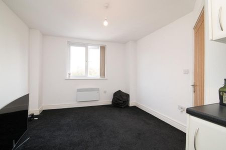 2 bedroom flat to rent - Photo 2