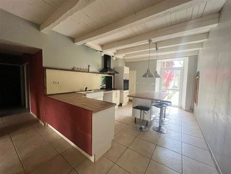 Location maison 6 pièces - 223.04m² à Saint maixent l ecole (79400) - Photo 2