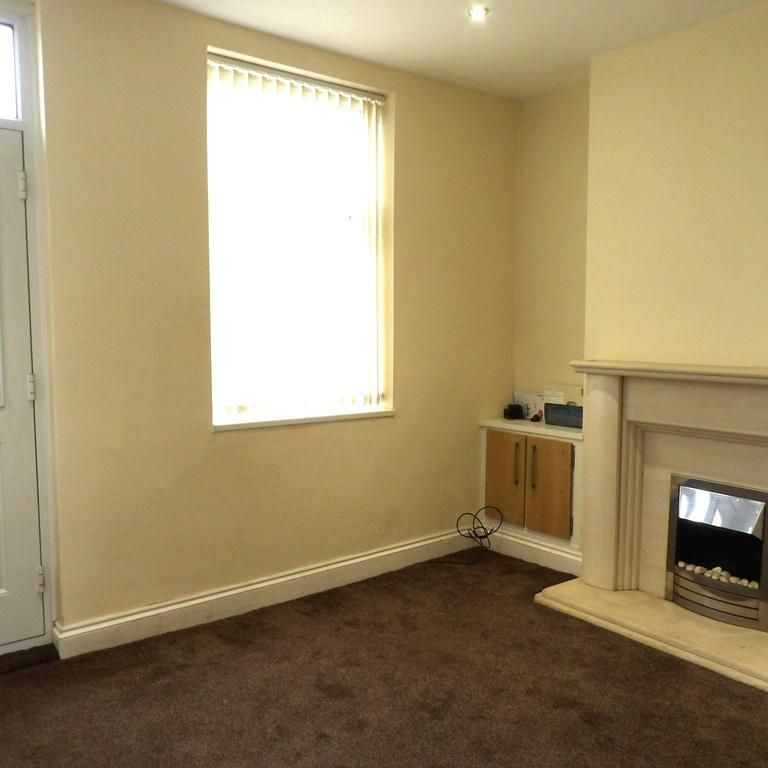 2 bedroom end of terrace house to rent - Photo 1