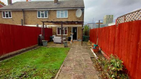 2 bedroom end of terrace house to rent - Photo 2