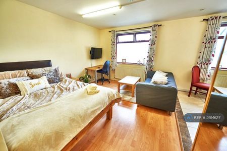 Studio to rent - Photo 3