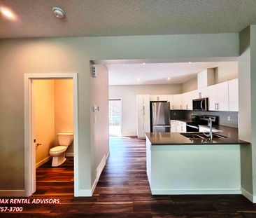 GREAT 3 BED PLUS BONUS RM, 2.5 BATH, 2 STOREY TOWNHOUSE W/A DOUBLE ... - Photo 2