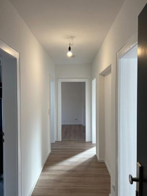 KOMPLETT MODERNISIERT - 3-Zimmer-Wohnung mit EBK & Wohlfühlambiente - Photo 1