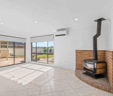 Spacious Double-Storey Family Home with garage - Photo 1