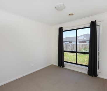 SPACIOUS 4 BEDROOM HOME IN PERFECT LOCATION - Photo 3