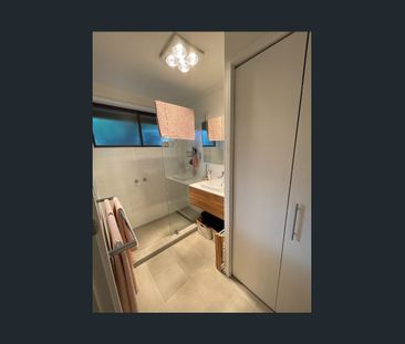 Light Filled & Spacious in a small quiet block - Photo 6