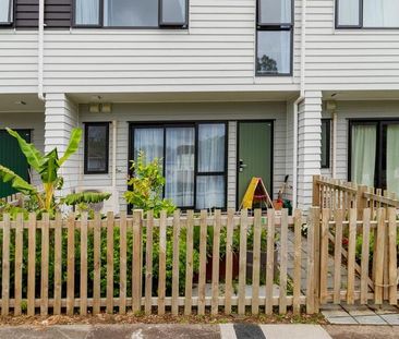 Townhouse in a convenient location! - Photo 3