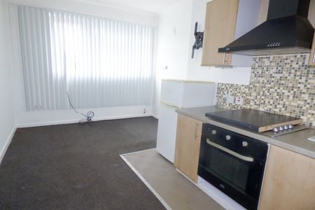 Flat to rent in Humbert Street, Jarrow, NE32 - Photo 2