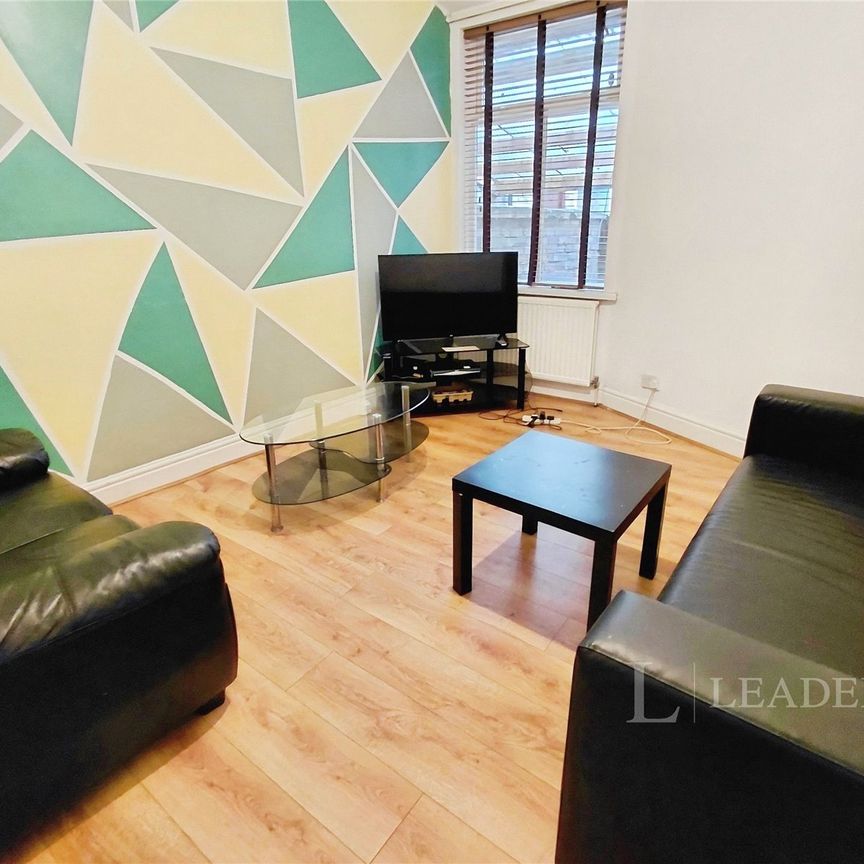 4 bedroom house to rent Standish Road, M14 - Photo 1