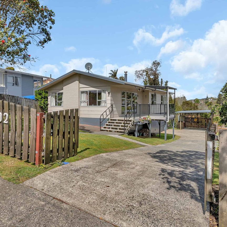 Three Bedroom Family Home with Scenic Views - Photo 1