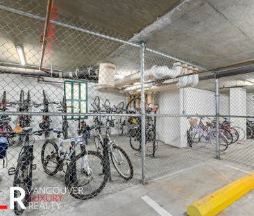 Condo in Downtown Vancouver, BC - Photo 5