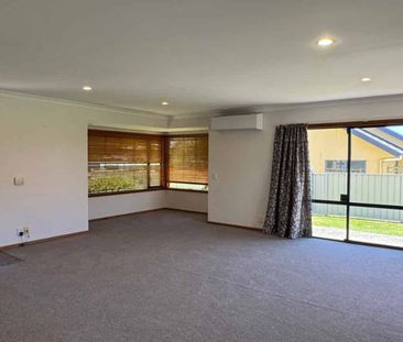 Easy family living in the heart of Arataki - Photo 1