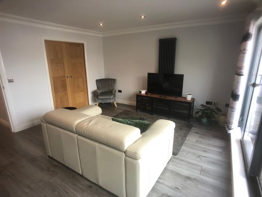 Leed - Photo 1