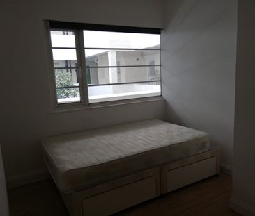 3 Bed Flat, Mundania Road, SE22 - Photo 6