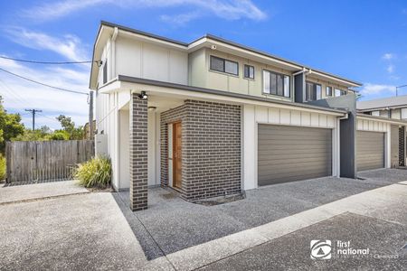 FOUR BEDROOM TOWNHOUSE IN THE HEART OF CLEVELAND - Photo 5
