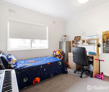 Beautifully light‑filled, north‑facing apartment within the Balwyn ... - Photo 3