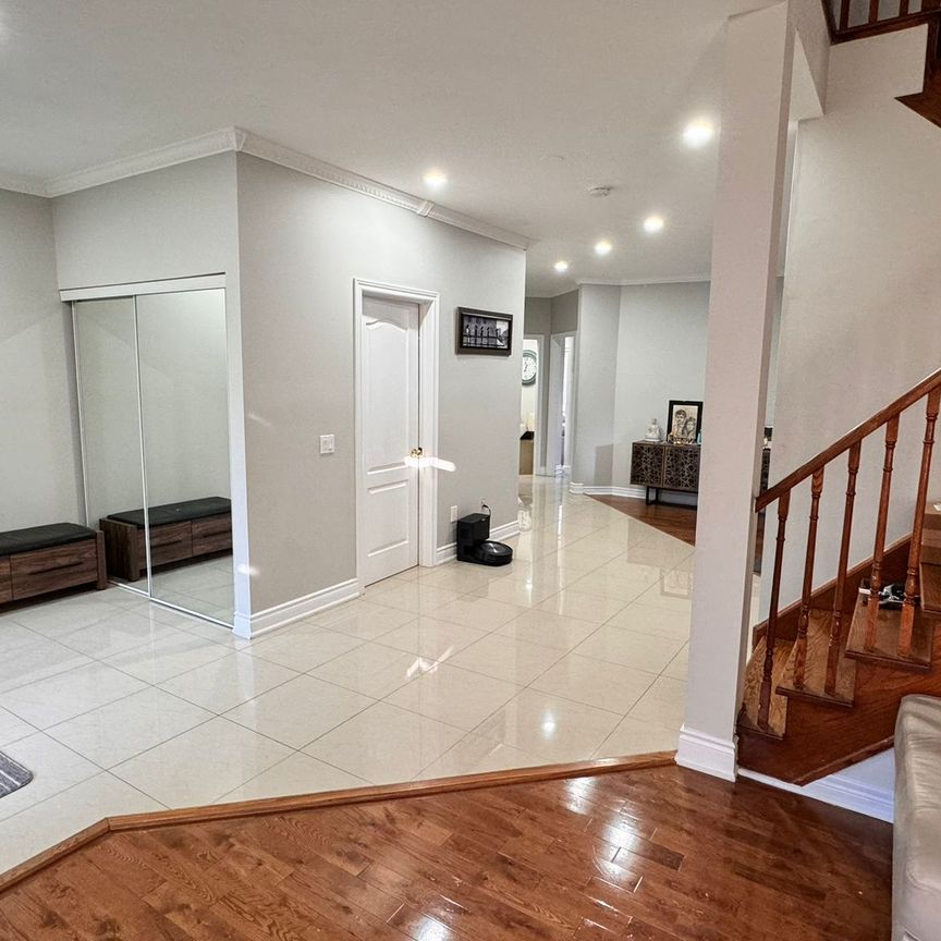 Excellent Location - 4 Bed Room Detached house - Mississauga - Photo 1