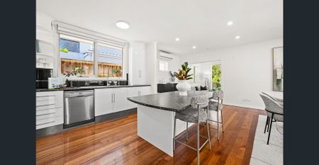 A FAMILY SANCTUARY OF LIGHT, SPACE AND PRIVACY - Photo 4