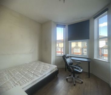 6 bed Semi-Detached House for Rent - Photo 5