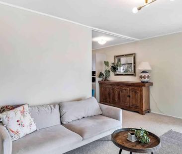Tidy And Spacious Two Bedroom Unit - Photo 4