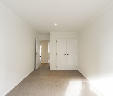 Brand New Two Storey Upmarket Family Home - Photo 3