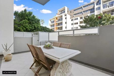 MGM MARTIN - TWO BEDROOM APARTMENT (GO THROUGH METAL GATE AND TURN LEFT. ENTRANCE FOR BUILDING AT THE END) - Photo 3