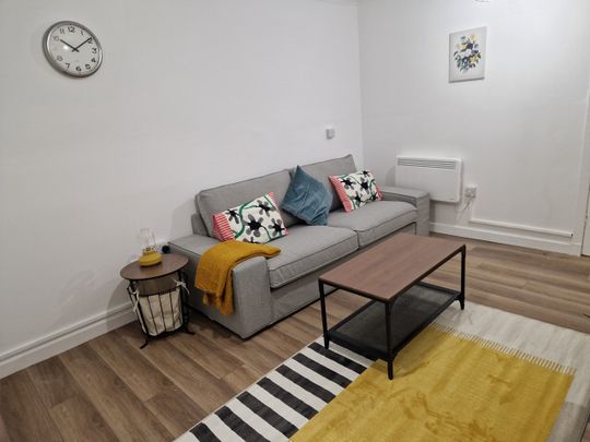 2 Bed Flat, West Nicolson Street, EH8 - Photo 1