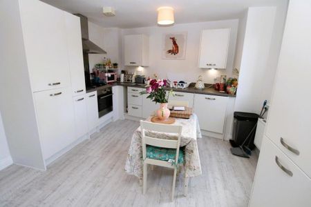 2 bedroom flat to rent - Photo 4