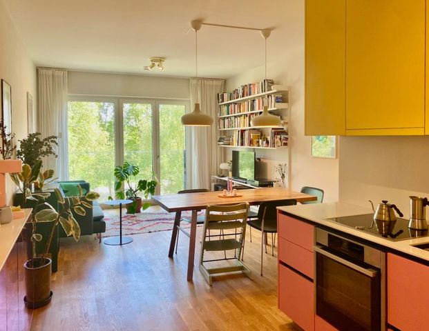 Zwei Zimmer mit Balkon in einer modern designten WG - Photo 1