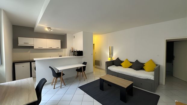NIMES COUPOLE STUDIO MEUBLE DE 31.8 M2, - Photo 1