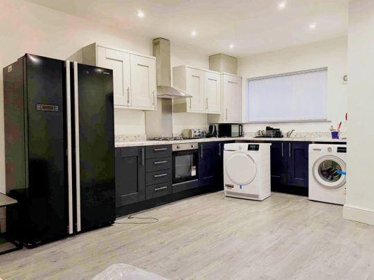 1 Beds 2 Baths - Photo 1