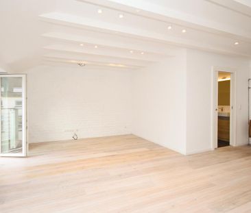 Traumhaftes Dachgeschoss-Loft mit offener Galerie und Einbauküche - Photo 1