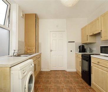 Beautifully presented and quirky one bedroom end of terrace propert... - Photo 1