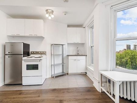 Apartment for rent in the heart of downtown Montreal - Photo 3