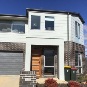 24 Pogson Street, Moncrieff ACT 2914 - Townhouse For Rent | Domain - Photo 2