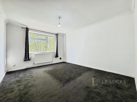 3 bedroom flat to rent - Photo 3