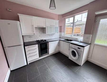 2 Bedroom End Terrace To Let - Photo 3