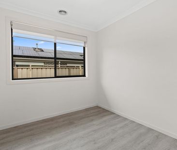 Spacious 4-Bedroom Family Home in Prime Brookfield Location - Photo 6