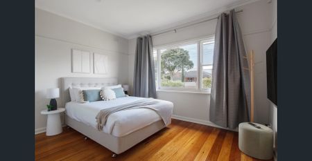 Bentleigh East 3BR | $1,300 UTILITIES AND FURNITURE INCLUDED | Wi-Fi, Huge Backyard + Free Parking - Photo 4
