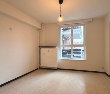 Lichtrijk en ruim éénslaapkamerappartement gelegen aan het Sint-Ann... - Photo 3