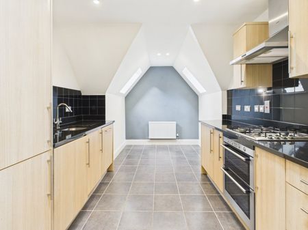 Grosvenor Court, 103 Packhorse Road, Gerrards Cross,SL9 - Photo 4