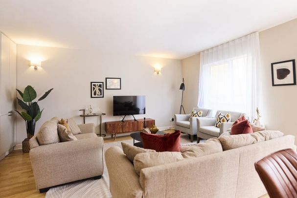 4 bedroom flat to rent - Photo 1