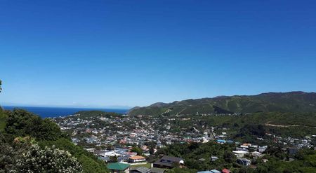 Sun, sky, views, clean, tidy, warm and dry! - Photo 2